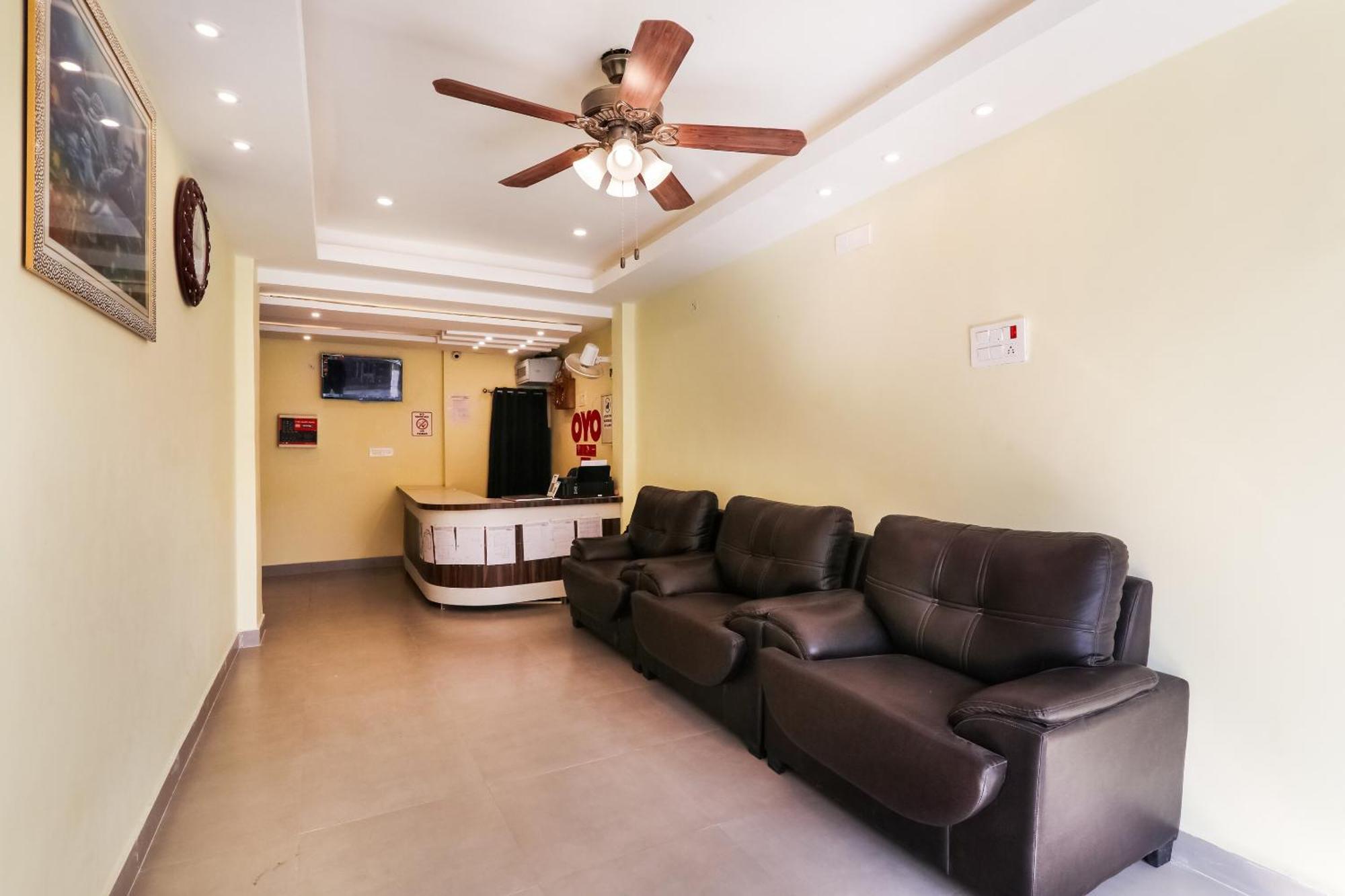 Collection O Sr Inn Chinhat Ngoại thất bức ảnh